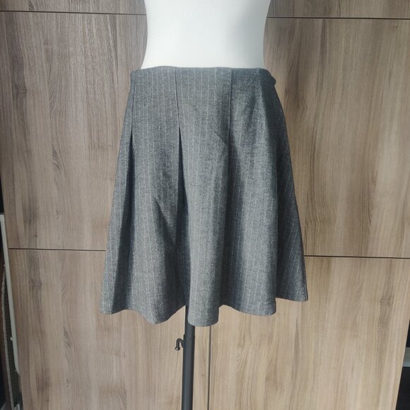 H&M Pleated Jersey Grey stripe skirt NWT - Picture 4 of 6